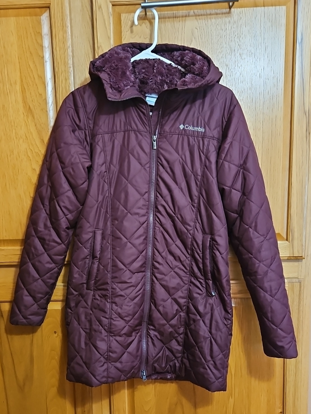 Columbia Women's Quilted Hooded Puffer Jacket in Plum. Sz. S